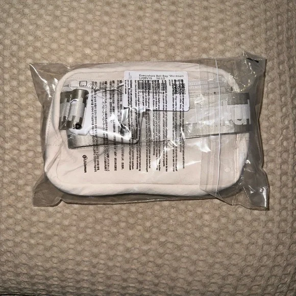 Lululemon Everywhere Belt Bag 1L Wordmark - Picture 8 of 8